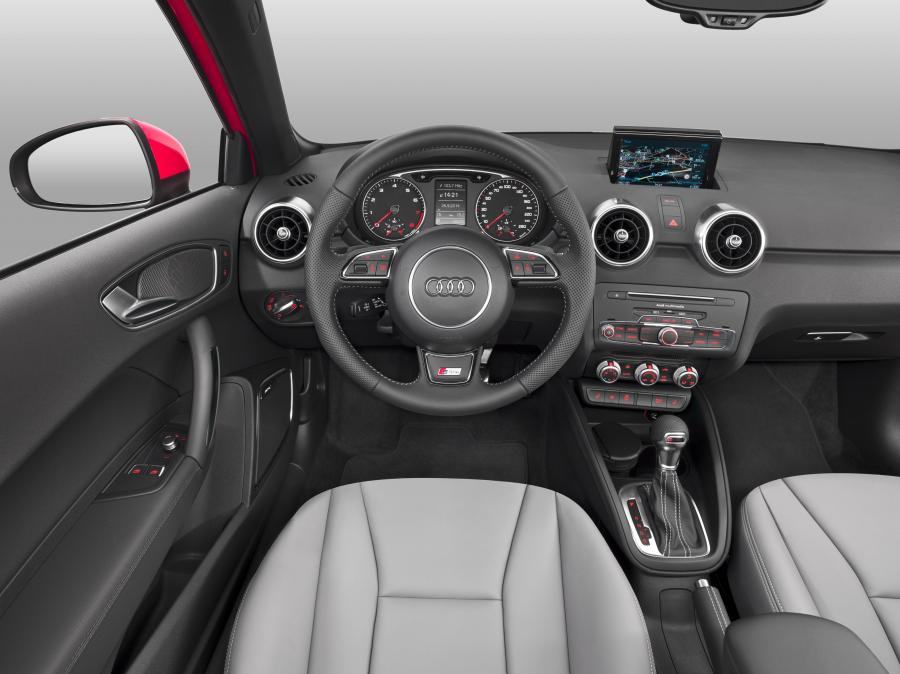 Торпедо Audi A1 TFSI S-Line (8X) 2014 года  (WW) (фото 7 из 15)